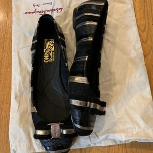 Salvatore Ferragamo Flat - Gold & Black